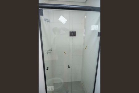 Banheiro de kitnet/studio para alugar com 1 quarto, 25m² em Pinheiros, São Paulo