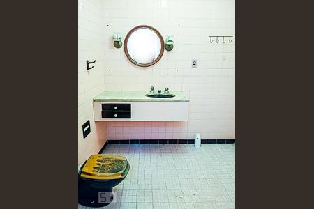 Banheiro 1 de casa à venda com 3 quartos, 210m² em Portuguesa, Rio de Janeiro