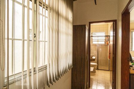 Casa à venda com 278m², 6 quartos e 4 vagasCorredor