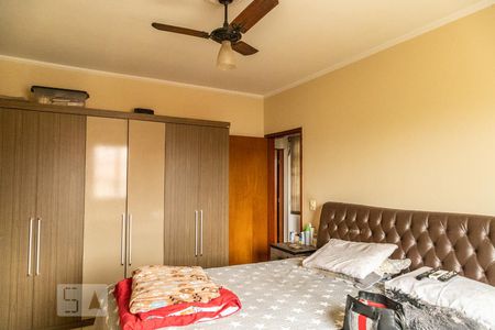 Casa à venda com 278m², 6 quartos e 4 vagasQuarto 2