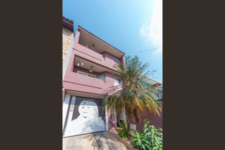Fachada  de casa à venda com 4 quartos, 225m² em Jardim Sílvia, Santo André