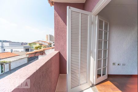 Casa para alugar com 225m², 4 quartos e 5 vagas Casa para alugar com 225m², 4 quartos e 5 vagasSacada do Quarto 3