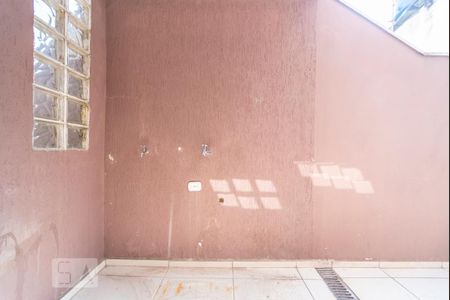 Quintal Lateral  de casa à venda com 4 quartos, 225m² em Jardim Sílvia, Santo André