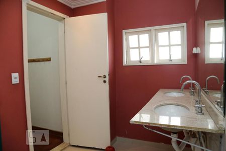 Casa à venda com 400m², 3 quartos e 2 vagasBanheiro da Suíte