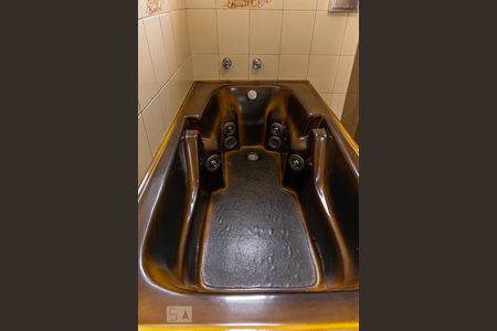 Apartamento à venda com 240m², 4 quartos e 3 vagasBanheiro da Suíte 1