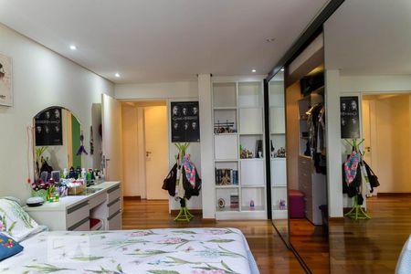 Apartamento à venda com 250m², 4 quartos e 3 vagasQuarto 2