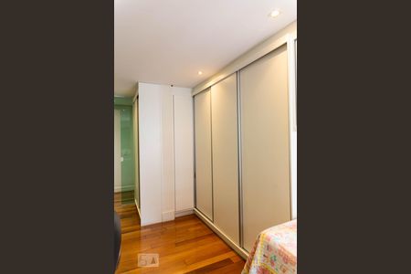 Apartamento à venda com 250m², 4 quartos e 3 vagasQuarto 1
