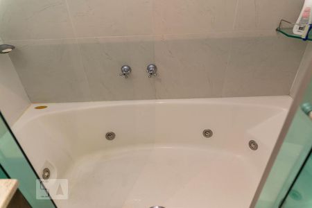 Apartamento à venda com 250m², 4 quartos e 3 vagasBanheiro da Suíte 2