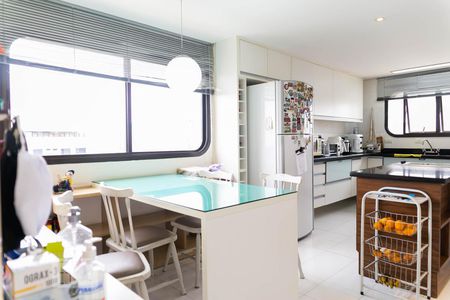 Apartamento à venda com 250m², 4 quartos e 3 vagasCozinha