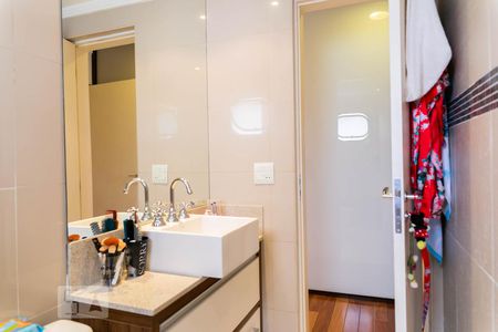 Apartamento à venda com 250m², 4 quartos e 3 vagasBanheiro da Suíte 1