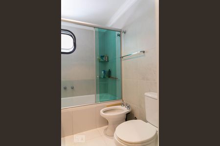 Apartamento à venda com 250m², 4 quartos e 3 vagasBanheiro da Suíte 2