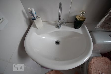 Apartamento à venda com 107m², 4 quartos e 2 vagasDetalhe banheiro