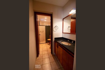 Apartamento para alugar com 211m², 3 quartos e 2 vagasBanheiro