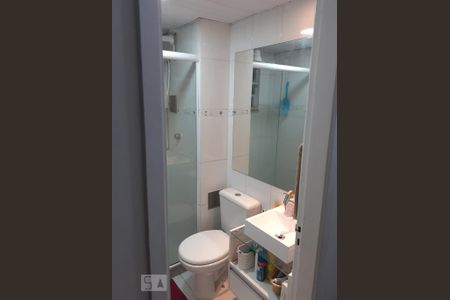 Banheiro de apartamento para alugar com 2 quartos, 50m² em Taquara, Rio de Janeiro