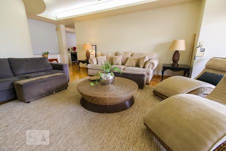 Casa à venda com 1118m², 4 quartos e 8 vagasSala de TV