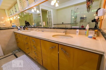 Casa à venda com 1118m², 4 quartos e 8 vagasBanheiro da Suíte