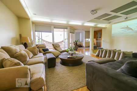 Casa à venda com 1118m², 4 quartos e 8 vagasSala de TV