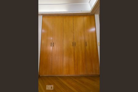 Casa à venda com 1118m², 4 quartos e 8 vagasCloset da suíte 3