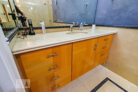 Casa à venda com 1118m², 4 quartos e 8 vagasBanheiro da Suíte 2