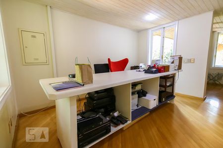 Casa à venda com 1118m², 4 quartos e 8 vagasEscritório