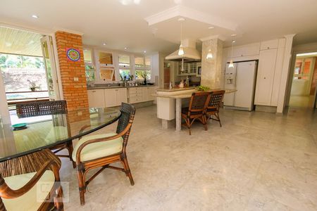 Casa à venda com 1118m², 4 quartos e 8 vagasCozinha