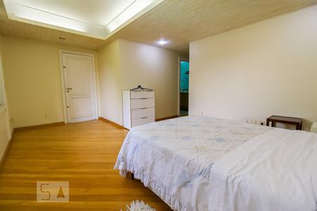 Casa à venda com 1118m², 4 quartos e 8 vagasSuíte 1