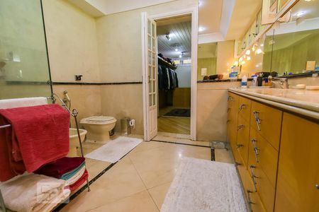 Casa à venda com 1118m², 4 quartos e 8 vagasBanheiro da Suíte