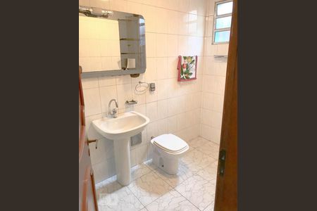 Banheiro de casa para alugar com 3 quartos, 150m² em Vila Butantã, São Paulo