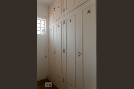 Casa à venda com 700m², 4 quartos e 1 vagaCloset