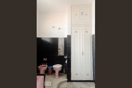 Casa à venda com 700m², 4 quartos e 1 vagaBanheiro