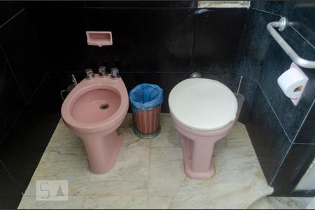 Casa à venda com 700m², 4 quartos e 1 vagaBanheiro