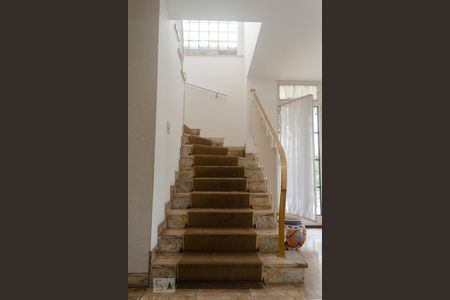 Casa à venda com 700m², 4 quartos e 1 vagaEscada