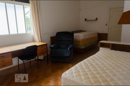 Casa à venda com 700m², 4 quartos e 1 vagaSuíte