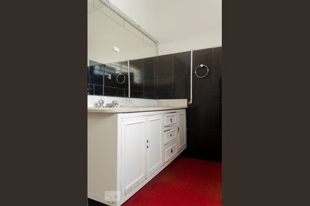 Casa à venda com 700m², 4 quartos e 1 vagaBanheiro