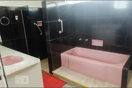 Casa à venda com 700m², 4 quartos e 1 vagaBanheiro