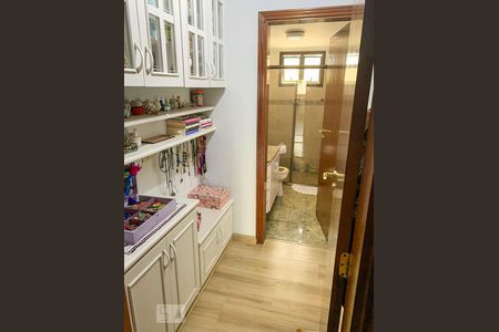Apartamento à venda com 200m², 4 quartos e 3 vagasCloset