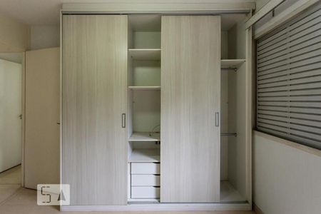 Apartamento à venda com 105m², 2 quartos e 1 vaga Apartamento à venda com 105m², 2 quartos e 1 vagaBanheiro