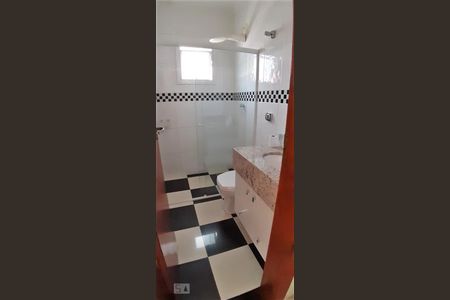 Banheiro de casa à venda com 4 quartos, 180m² em Parque São Domingos, São Paulo