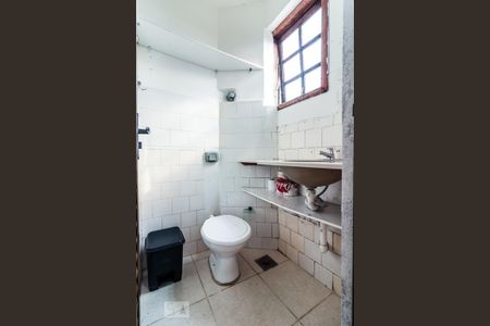 Banheiro de kitnet/studio para alugar com 1 quarto, 29m² em Centro Histórico, Porto Alegre