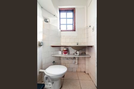 Banheiro de kitnet/studio para alugar com 1 quarto, 29m² em Centro Histórico, Porto Alegre