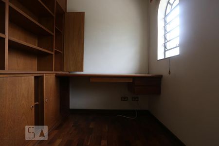 Escritório de casa para alugar com 3 quartos, 200m² em Jardim das Vertentes, São Paulo