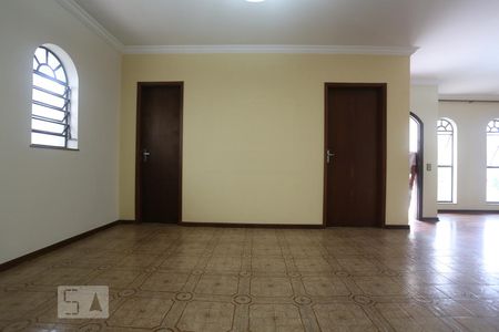 Sala  de casa para alugar com 3 quartos, 200m² em Jardim das Vertentes, São Paulo