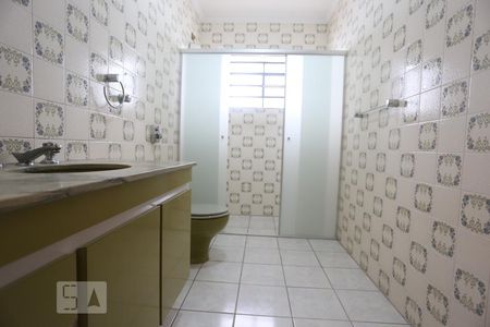 Casa para alugar com 200m², 3 quartos e 4 vagasBanheiro 