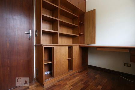 Escritório de casa para alugar com 3 quartos, 200m² em Jardim das Vertentes, São Paulo