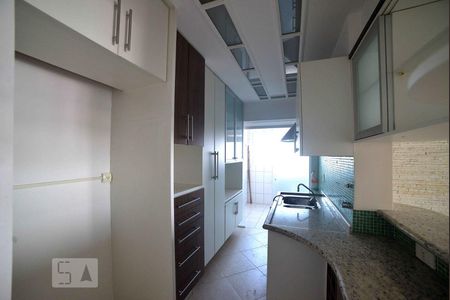 Apartamento à venda com 92m², 2 quartos e 2 vagasCozinha