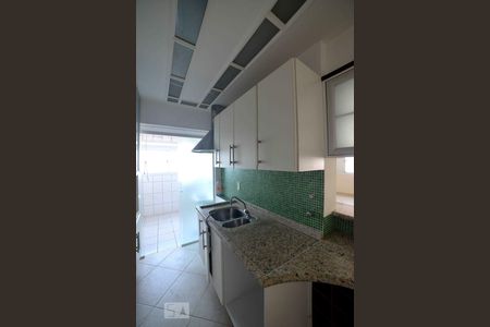 Apartamento à venda com 92m², 2 quartos e 2 vagasCozinha