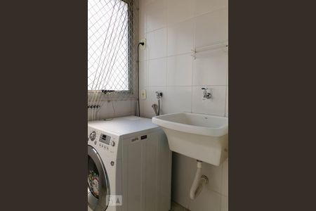 Apartamento para alugar com 70m², 3 quartos e 1 vagaÁrea de Serviço