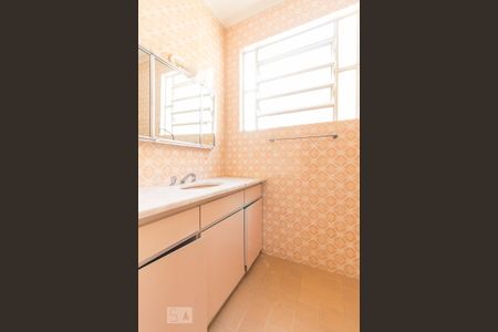 Banheiro de casa para alugar com 4 quartos, 150m² em Jardim Itu-sabará, Porto Alegre