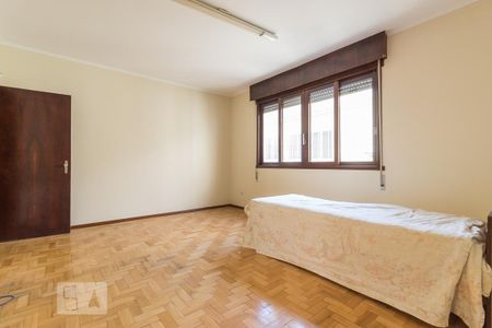 Dormitório de casa para alugar com 4 quartos, 150m² em Jardim Itu-sabará, Porto Alegre