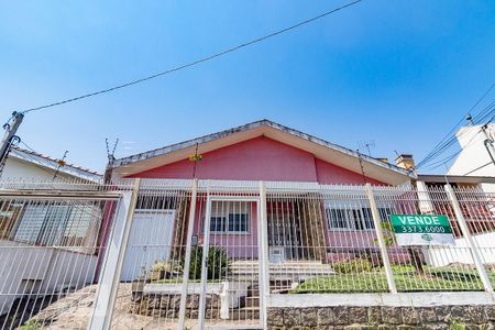 Fachada de casa para alugar com 4 quartos, 150m² em Jardim Itu-sabará, Porto Alegre